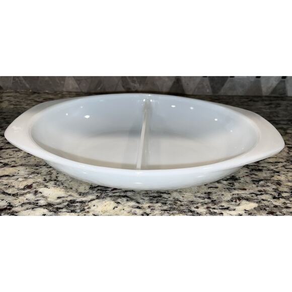 Pyrex White Divided Oval 1.5 qt Casserole Dish #1063 Vintage No Lid - Picture 1 of 7